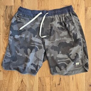 Vuori Board Shorts - M - 8" inseam - Grey Camo